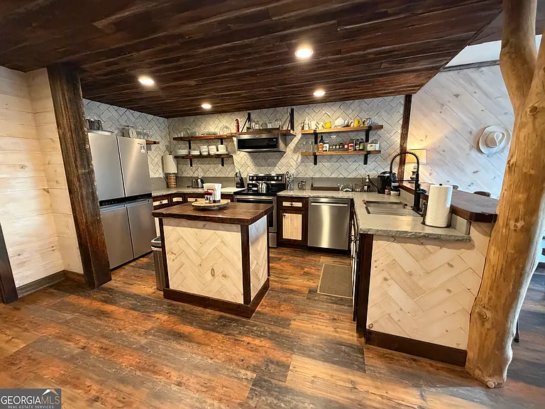 85 Dixieland Ln — Photo 3