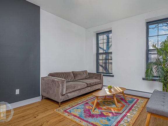 3rd image of 399 Clermont Ave #2C