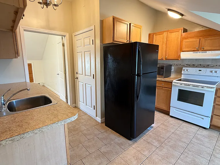 211 Chelsea St #7 — Photo 7