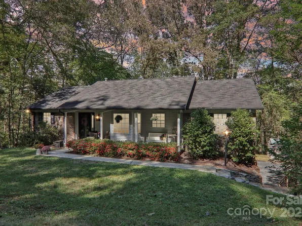 425 Hunters Glen Ln, Hendersonville, NC 28739