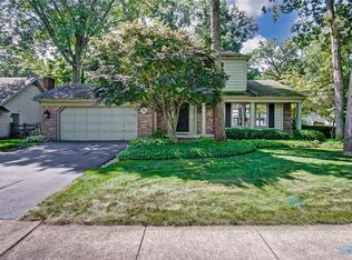 7021 Williamsburg Dr, Sylvania, OH 43560