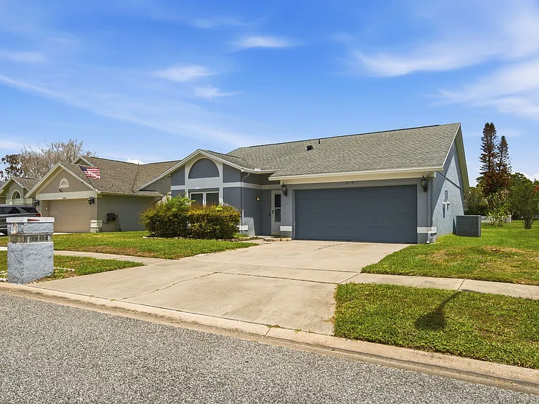 12118 Dickenson Ln — Photo 3