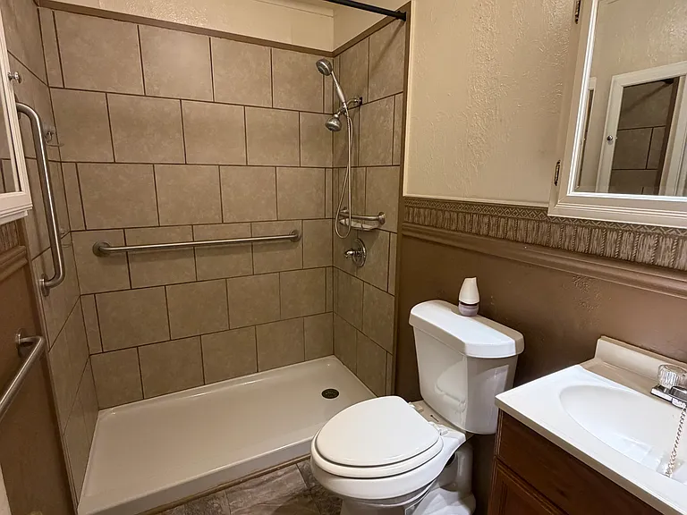 409 S Ash St — Photo 4