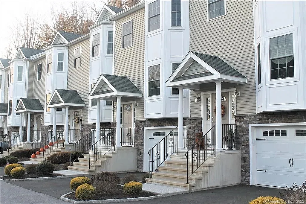 3 bed, 2.5 bath, 1480 sqft, $2,492 — Photo 1