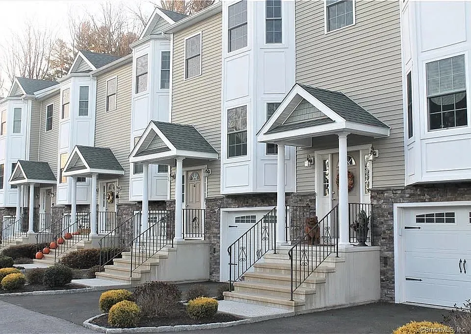 20 Ardi Ct