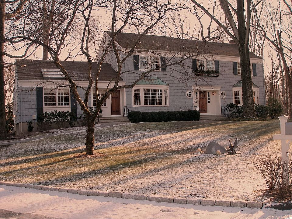 1 ac. contemp-colonial