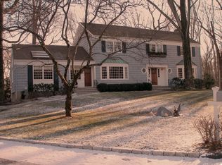 10 Shelter Dr, Cos Cob, CT 06807