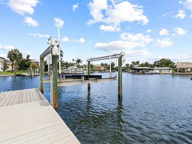 5541 Bayou Grande Blvd NE — Photo 45