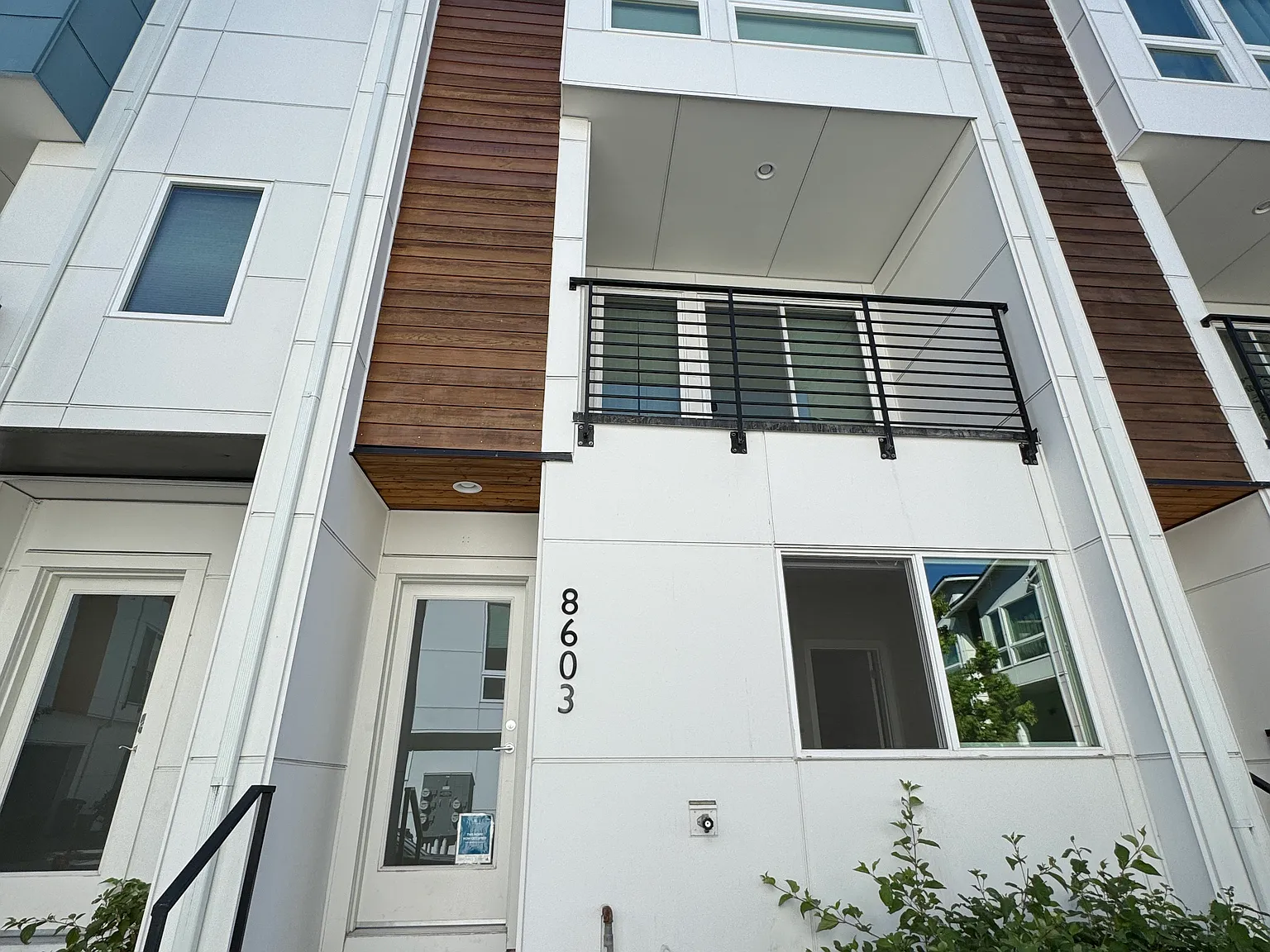 3 bed, 1435 sqft, $3,790 — Photo 2