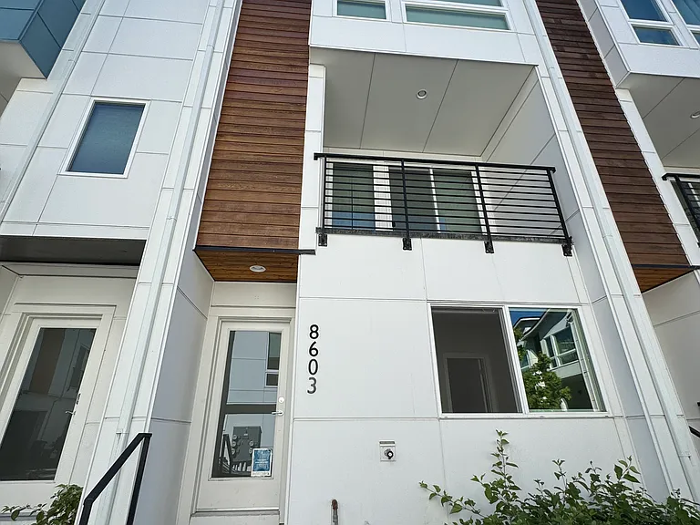 8603 22nd Pl NE — Photo 2