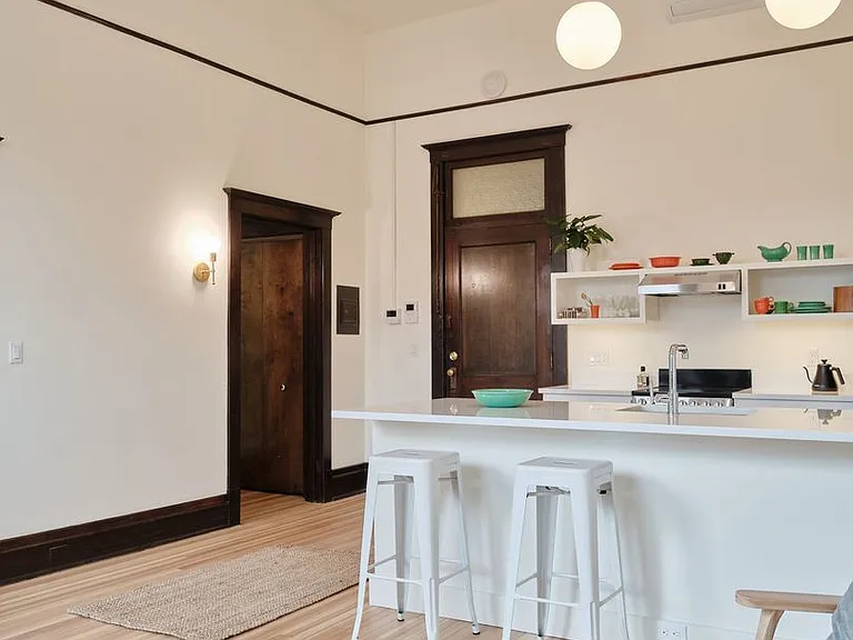 4 Castle St — Photo 2