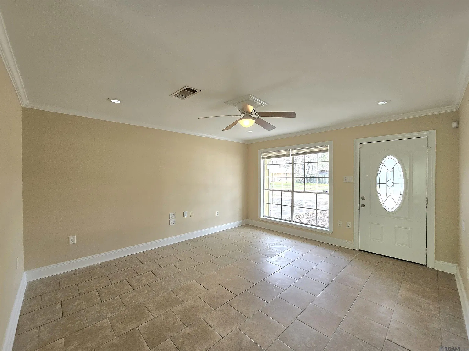 4 bed, 1372 sqft, $1,700 — Photo 3