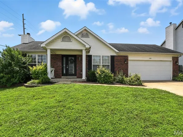 1302 Bryan Valley Dr, O'Fallon, MO 63366