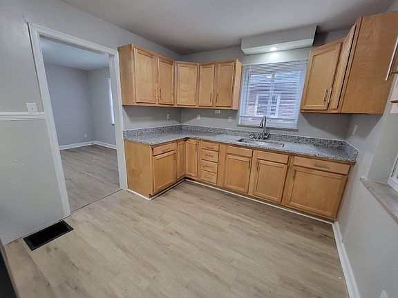 5th image of 6119 Graceland Ave