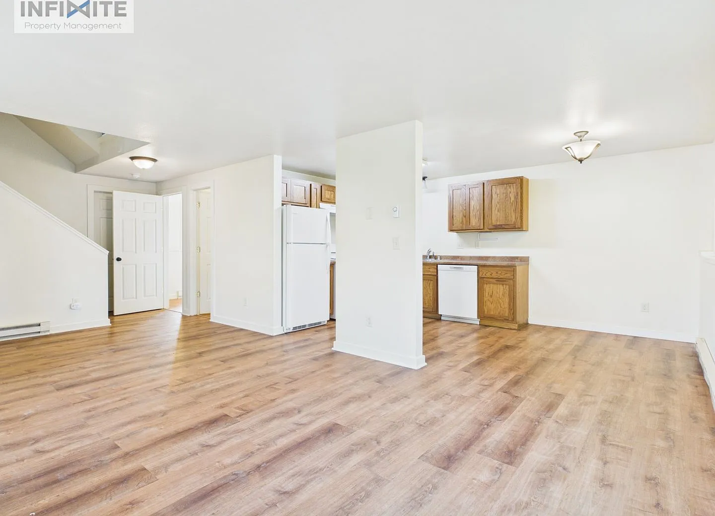 Spacious 5-Bedroom, 3-Story Apartment Near Downtown Bozeman — Photo 2