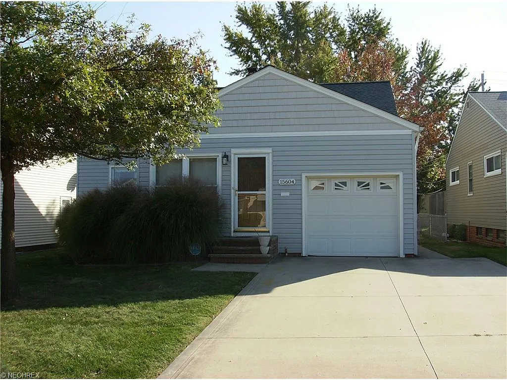 15604 Northwood Ave photo 1