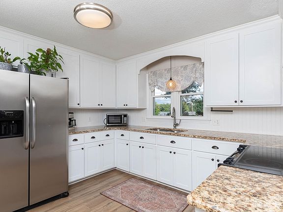 3rd image of 764 Summerwood Dr
