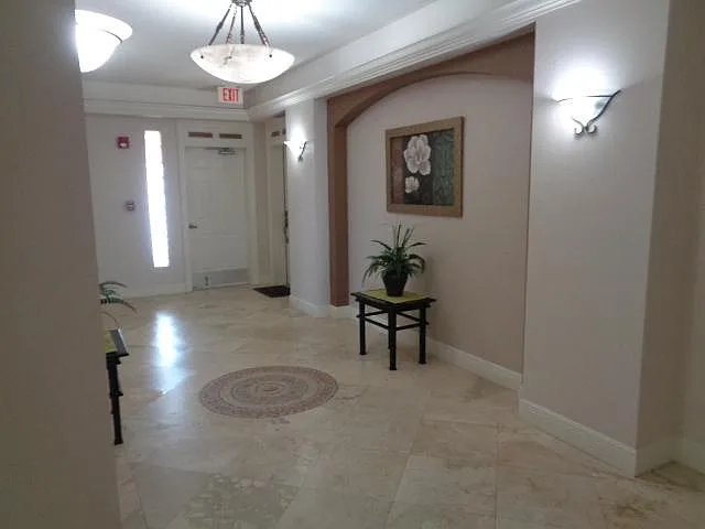 2 bed, 1096 sqft, $1,700 — Photo 2