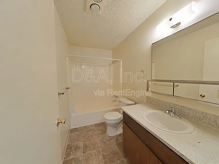 437 NW 11th St #8 — Photo 9