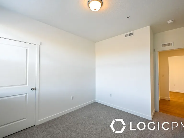 754 W Blue Magic Ln #201 — Photo 10
