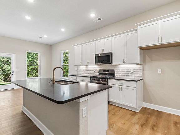 15-web-or-mls-W 87th St-S0609-015