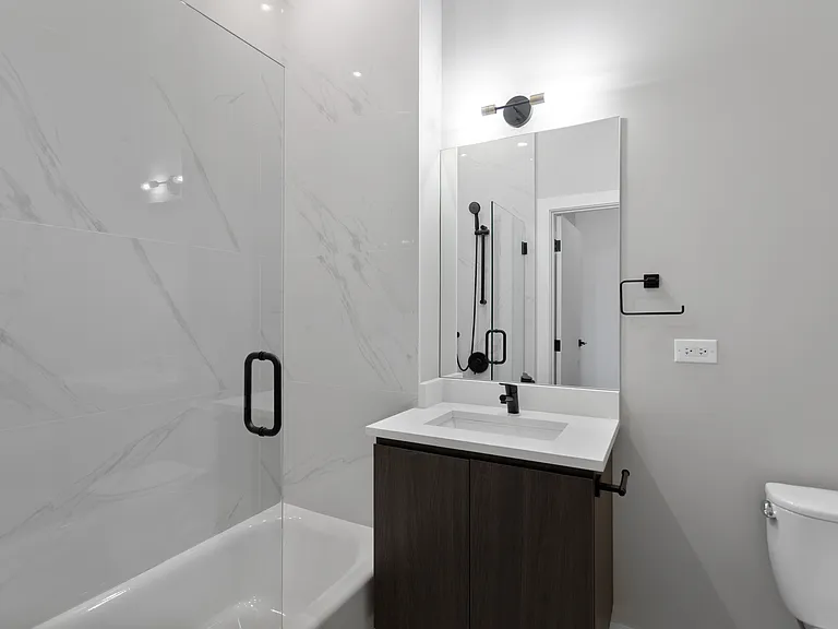 2505 W Farragut Ave #402 — Photo 20