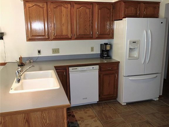 3rd image of 305 Aspen Dr NW