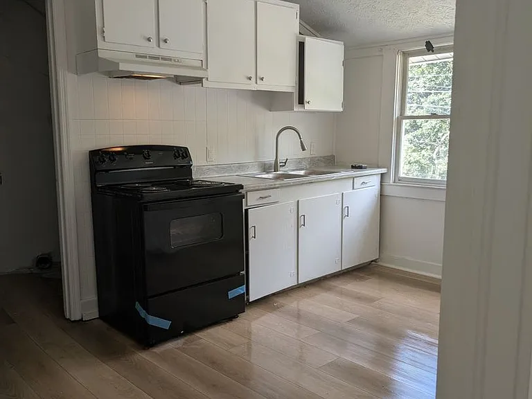 1613 Dewitt St — Photo 4