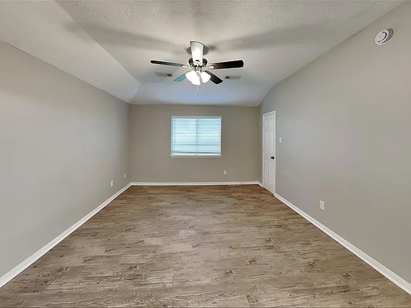 4th image of 18000 Water Mill Dr