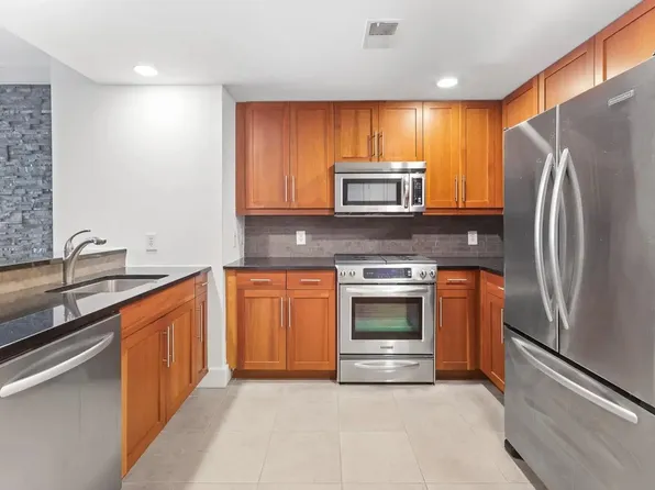 800 Jackson Street image 1 of 20