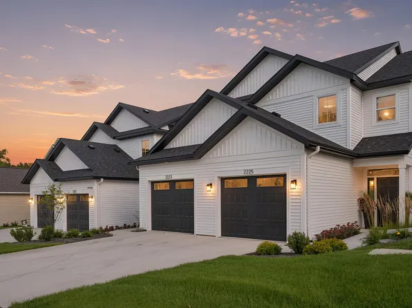 2225 NE Watertown Way, Grand Rapids, MI 49505