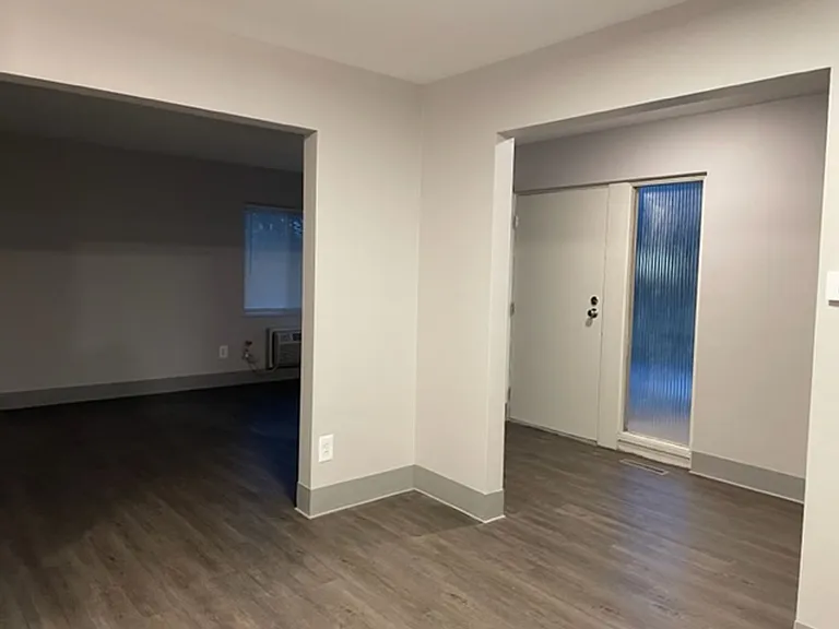 Apartment off 28th and Clyde Park Available — Photo 91