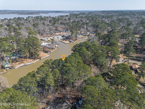 2nd image of 402 Glen Cove Rd