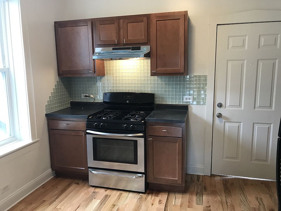 2nd image of 806 N Bishop St APT 3A