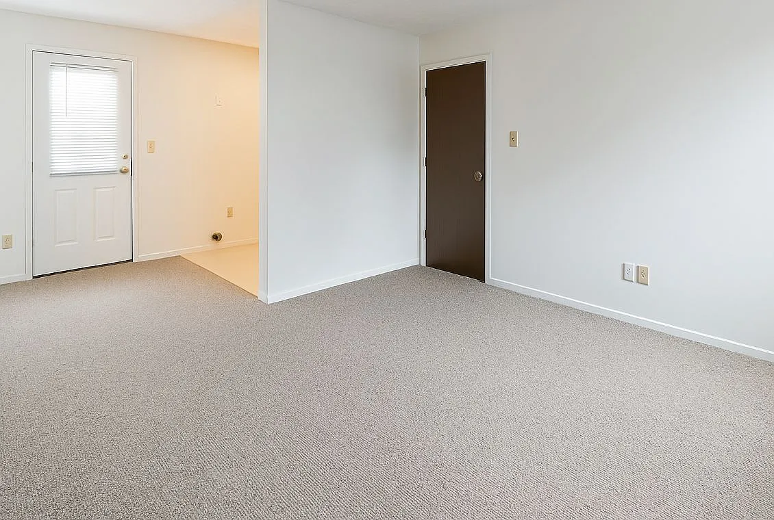 2 bed, 1.0 bath, $950 — Photo 2