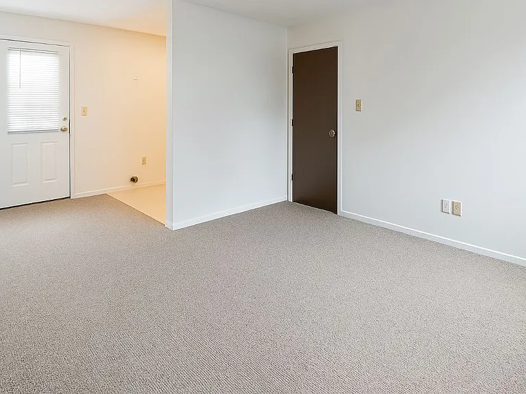 3 Briarcliff Dr #MAIN — Photo 2