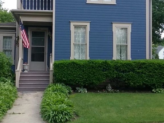 3rd image of 121 Watertown St