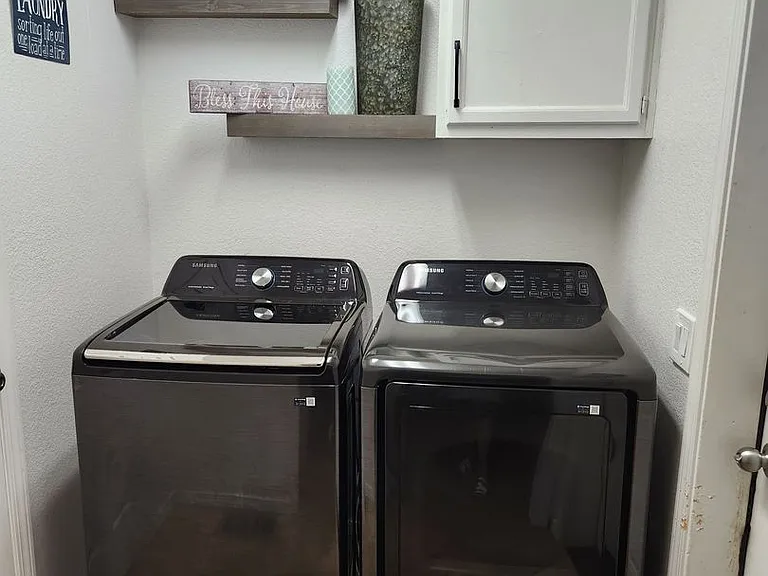 400 E Phoenix St — Photo 16