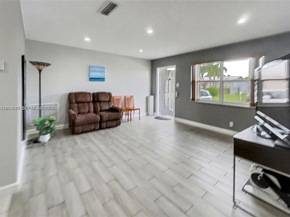 5th image of 6960 NW 11th Ct