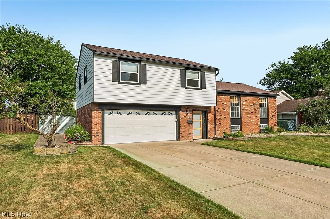 3 bed, 2.5 bath, 2218 sqft, $3,000 — Photo 2