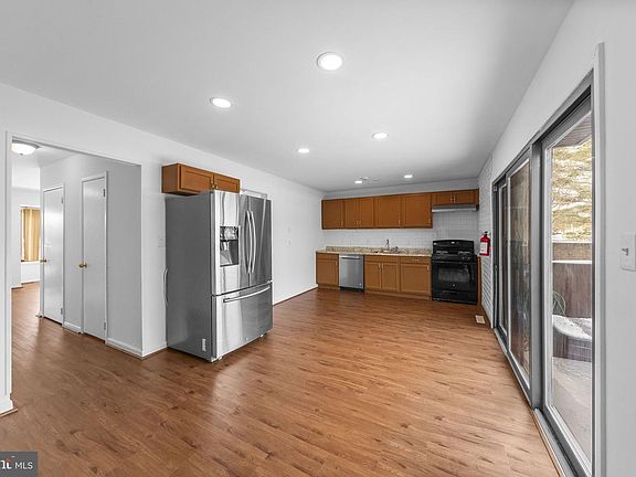 3rd image of 456 Fairfield Rd