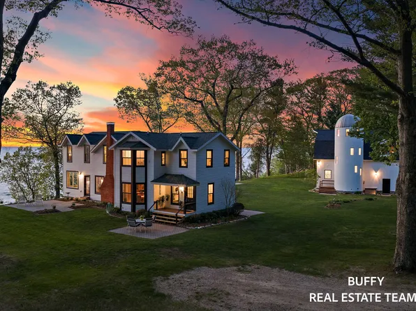 8282 W Harrison Rd, Mears, MI 49436