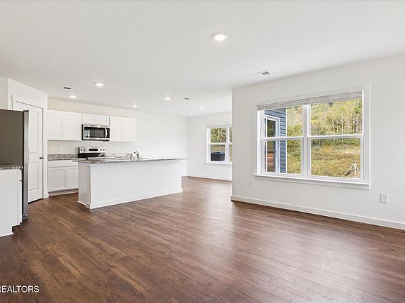 4th image of 127 N Rolling Meadows Dr