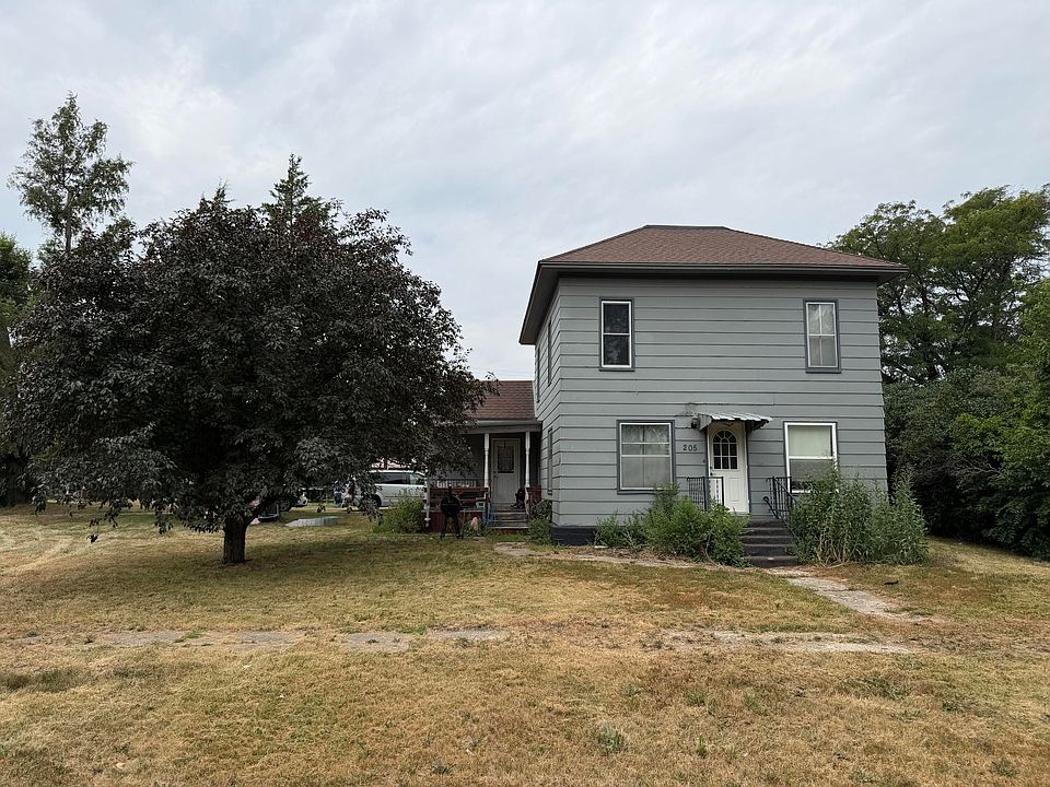 1st image of 205 S 3rd Ave