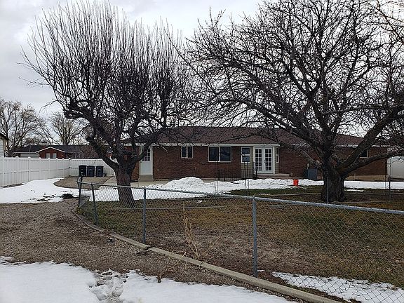 3rd image of 2319 W Bonanza Ct