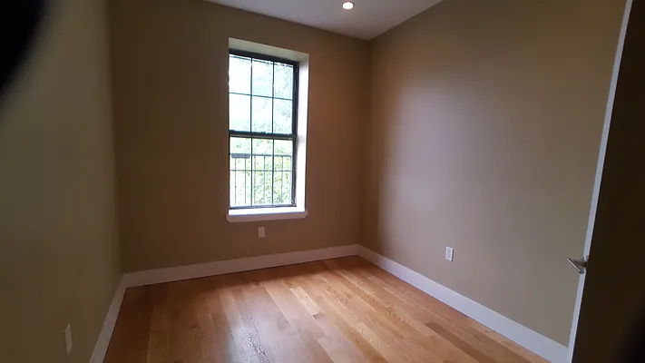 Rented by Evergreen Apartments BK | media 25