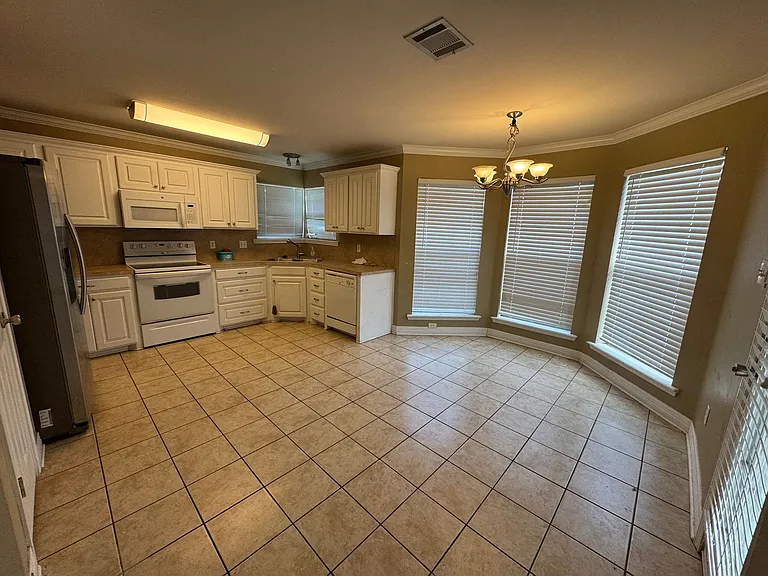 6936 Ash St — Photo 4