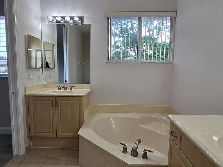 4305 Coventry Pointe Way — Photo 13