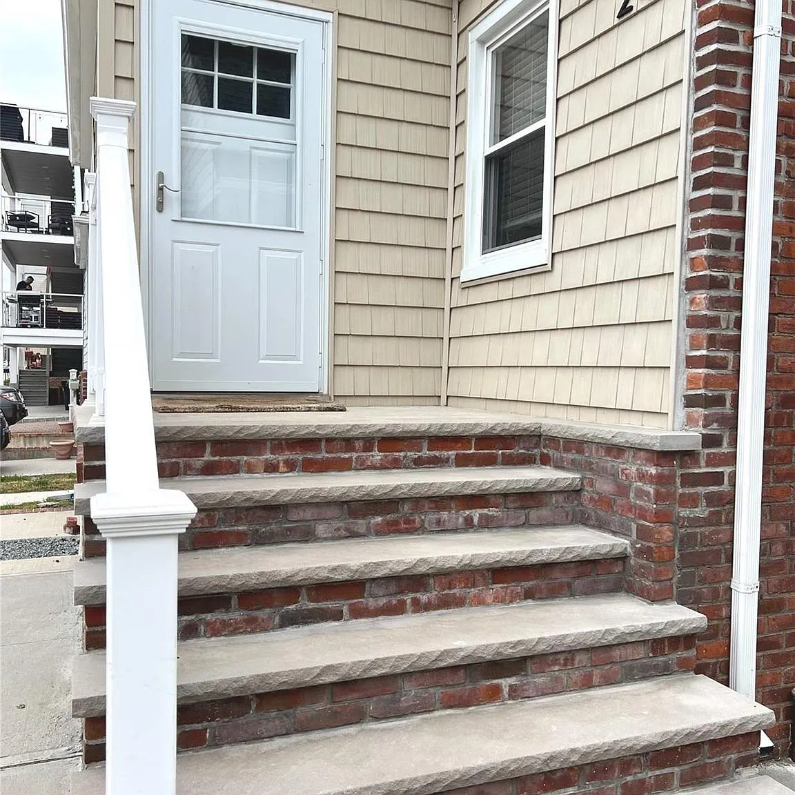 3 bed, 1.0 bath, 1414 sqft, $3,700 — Photo 2