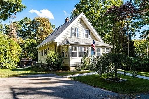 3rd image of 5 Electric Ave